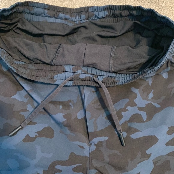 Lululemon T.H.E. Short 9” with Nulux Liner - great condition! - Picture 3 of 8